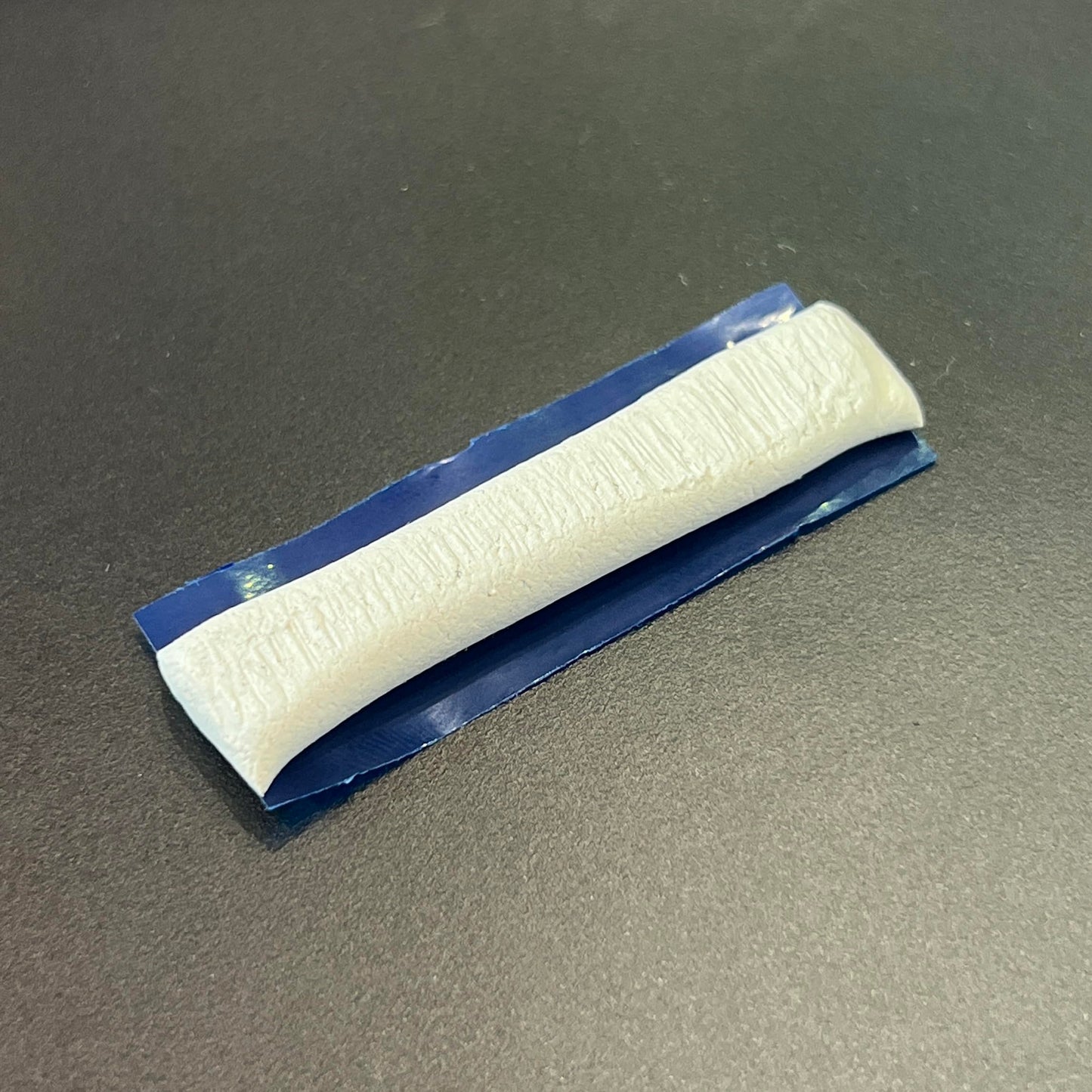 ミネラルタック 70g お徳用 鉱物用 天然石 鉱物用粘土 接着 標本固定用粘土 アクリルベース 70g